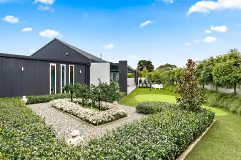 Sophisticated Lodge Living in the Matakana Village