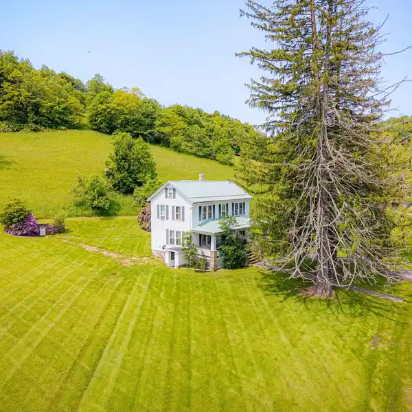 HISTORIC BEDFORD FARM WITH BARN AND POND