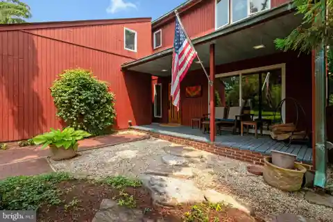 One-of-a-kind Mid-century Modern Home