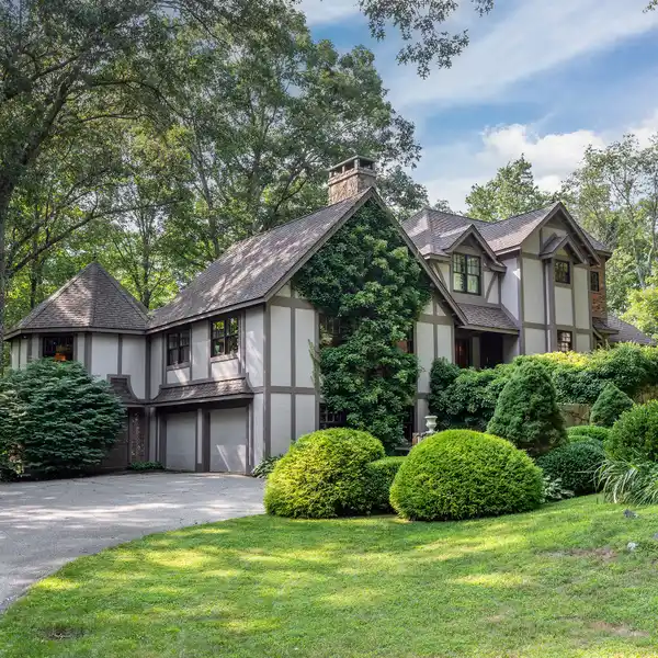 BEAUTIFUL STONE HOUSE IN ROXBURY