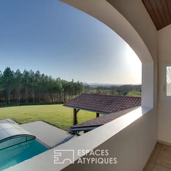 PRIVILEGED LIVING FACING THE PYRENEES