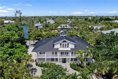 Impeccably Located Old Florida-Style Lakefront Home