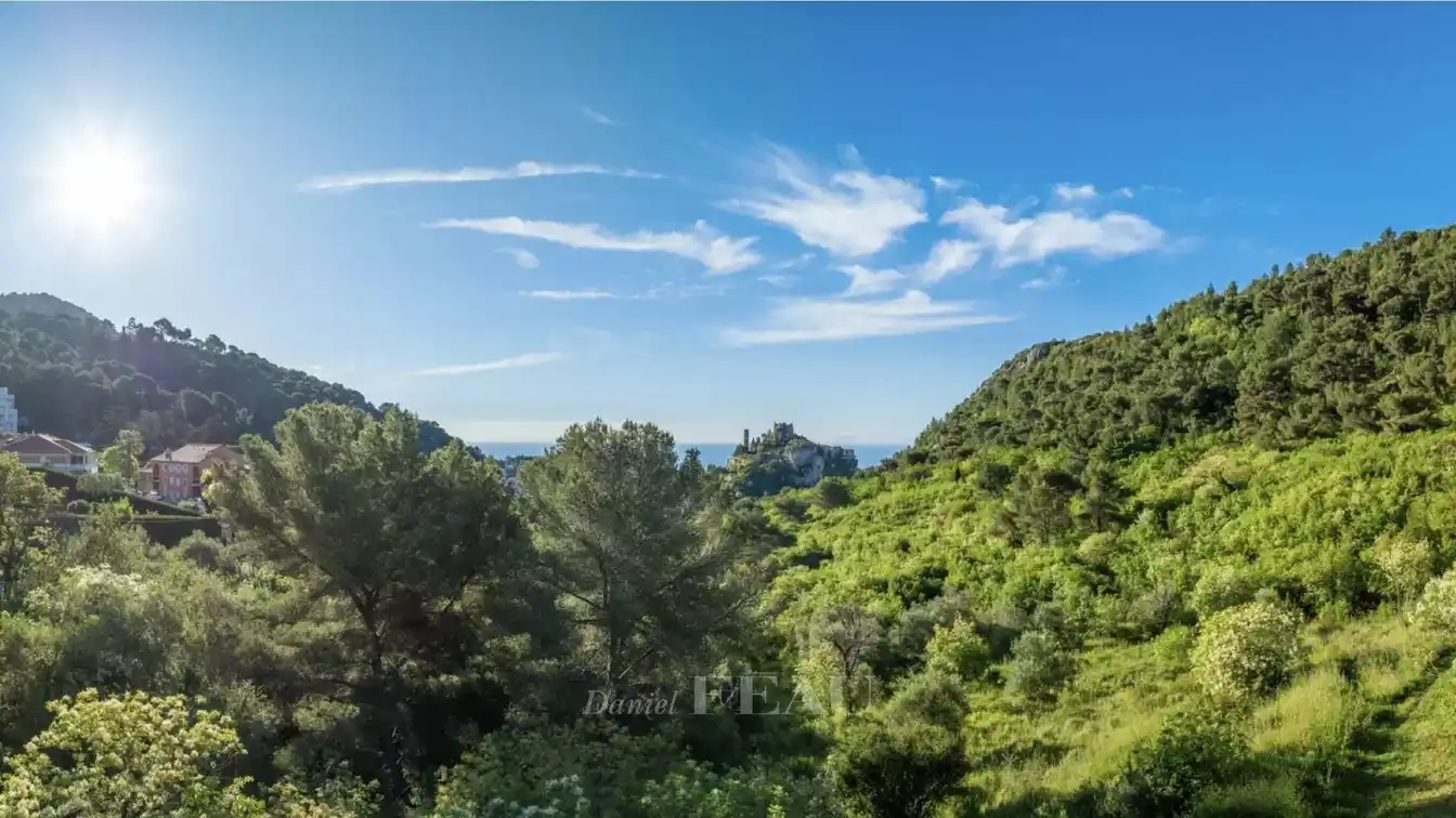 Four Bedroom Home with Amazing Long-range Views