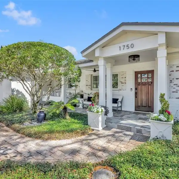 EXPERTLY RENOVATED ABODE IN TIMBERLANE SHORES