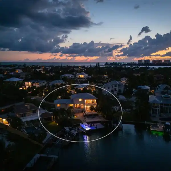 ELEGANT WATERFRONT RESIDENCE