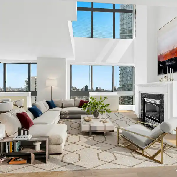 LIGHT-FILLED PENTHOUSE DUPLEX FOR RENT