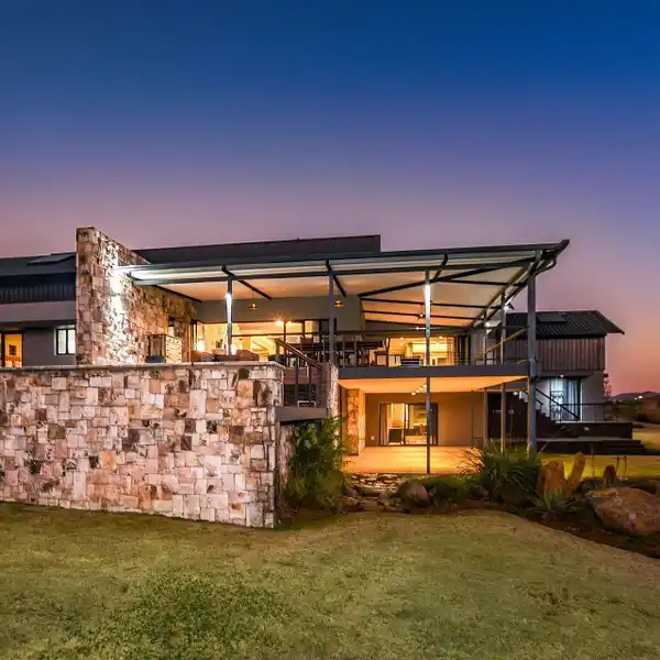 STUNNING ARCHITECTURALLY DESIGNED SPLIT LEVEL HOME