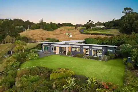 North-Facing Estate with Breathtaking Vistas