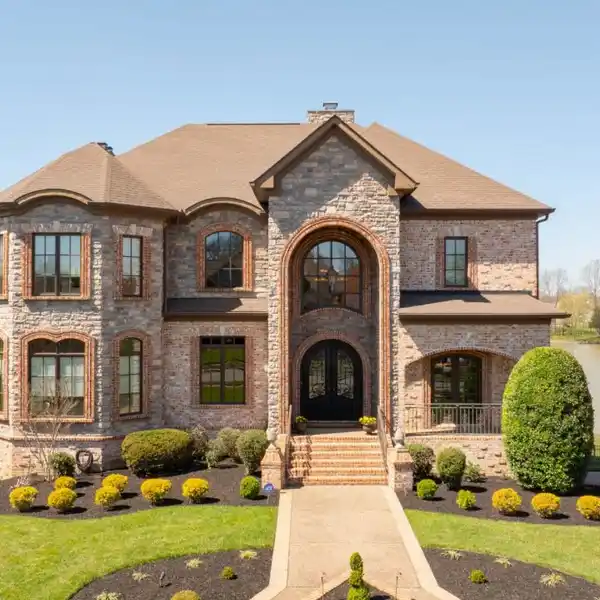 EXQUISITE LAKEFRONT ESTATE