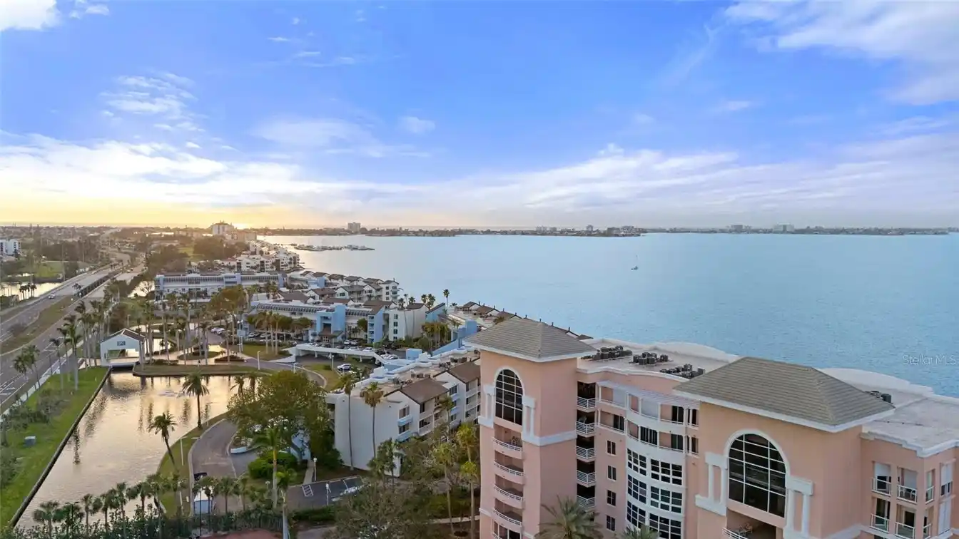 Luxurious Top-floor Penthouse at Bacopa Bay