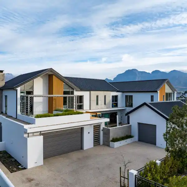 EXTRAORDINARY HOME IN THE VAL DE VIE ESTATE