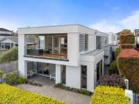 MODERN LUXURY LOW-MAINTENANCE LIVING