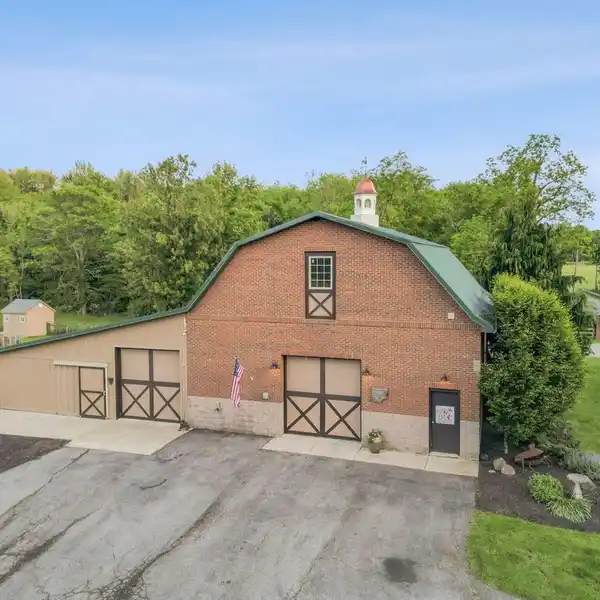 BRICK GEORGIAN MANOR ON 44 ACRES