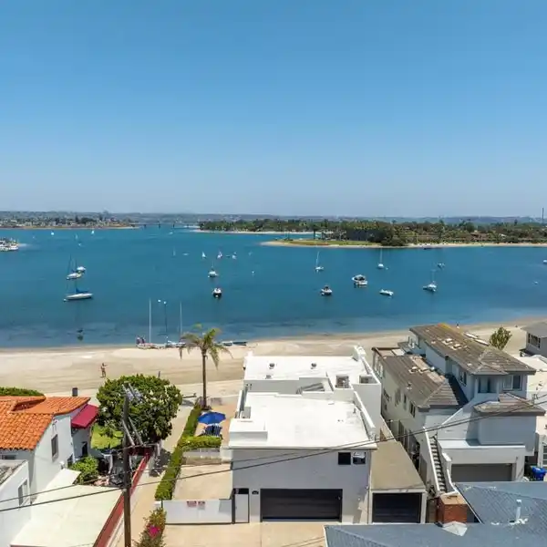 EXCEPTIONAL BAYFRONT RESIDENCE