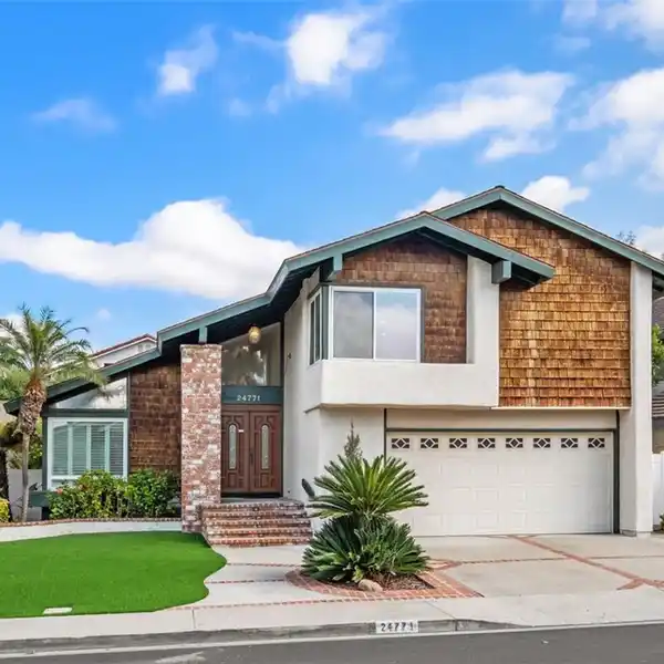 LAKE FOREST LUXURY HOME WITH OPEN CONCEPT LIVING