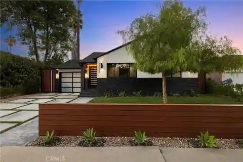 Exquisite Smart Home in Prime Location