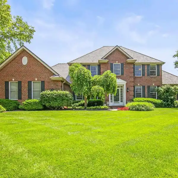BEAUTIFUL ALL-BRICK FRONT HOME IN DESIRABLE HUNTINGTON PARK