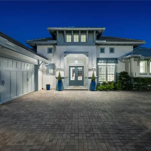 NATURE-LOVER’S SMART ESTATE IN EXCLUSIVE PRESERVE