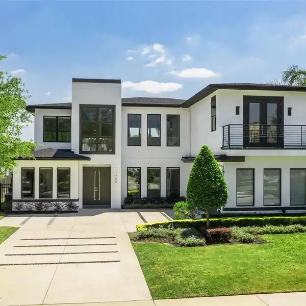 MODERN SOPHISTICATION WITH EVERYDAY FUNCTIONALITY