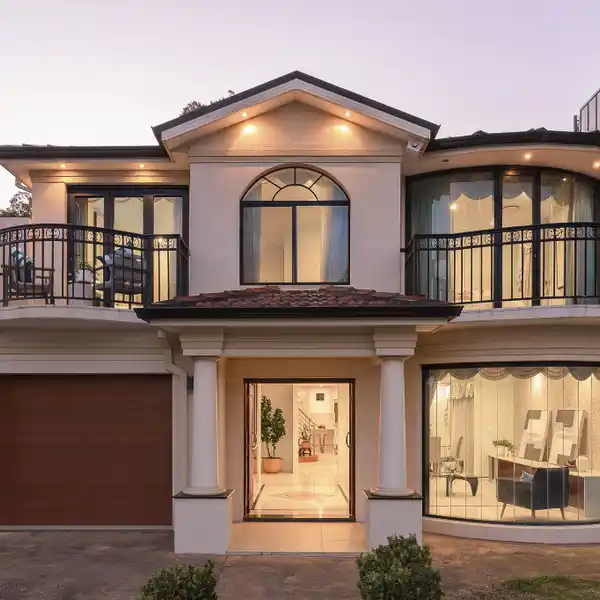 GRAND PROPORTIONS WITH CONTEMPORARY REFINEMENT