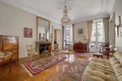 Full-Floor Apartment in a Private Period Mansion