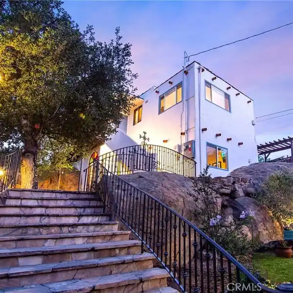 VAULTED CEILINGS AND EXPOSED WOOD BEAM ELEGANCE