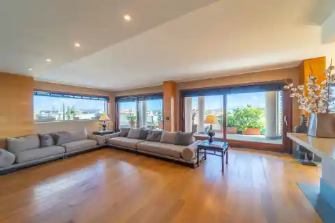 Light-Filled Three Bedroom Apartment