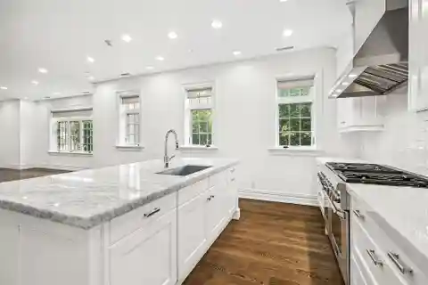 Spacious Luxury Condo in the Heathcote