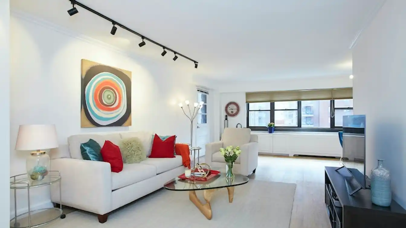 Renovated Two Bedroom Condo with Balcony & Rooftop Deck