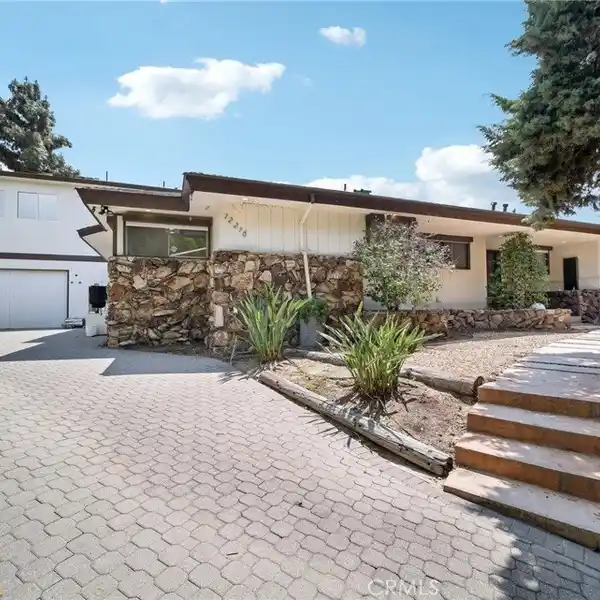 ULTRA-PRIVATE ENTERTAINER'S HOME