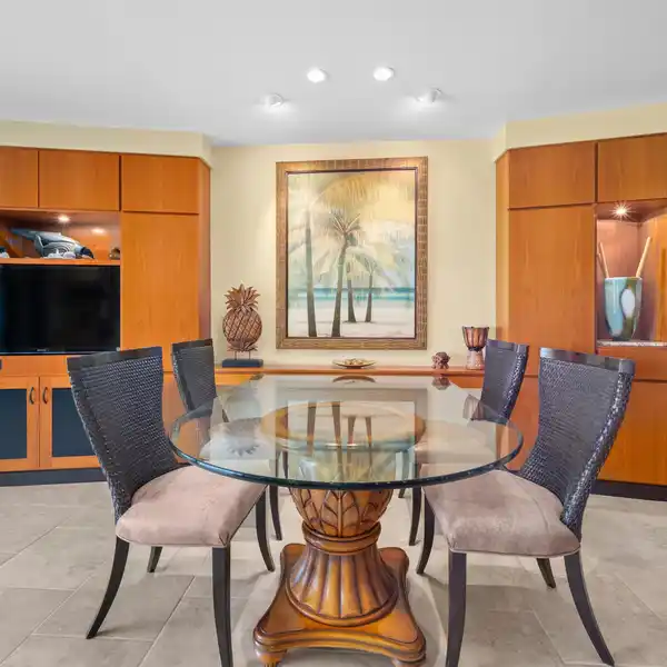 THOUGHTFULLY AND BEAUTIFULLY RENOVATED GROUND FLOOR UNIT