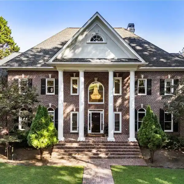 LUXURY MILTON HOME WITH WINE CELLAR AND HORSE TRAIL ACCESS