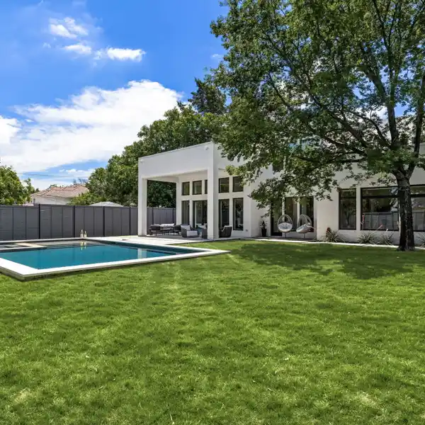 IMMACULATE AND MOVE-IN READY CUSTOM HOME