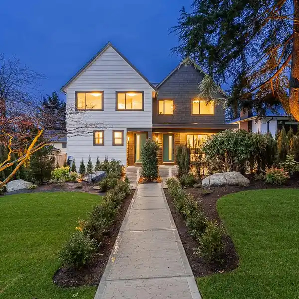 SLEEK EUROPEAN BUILD IN FAMILY NEIGHBOURHOOD