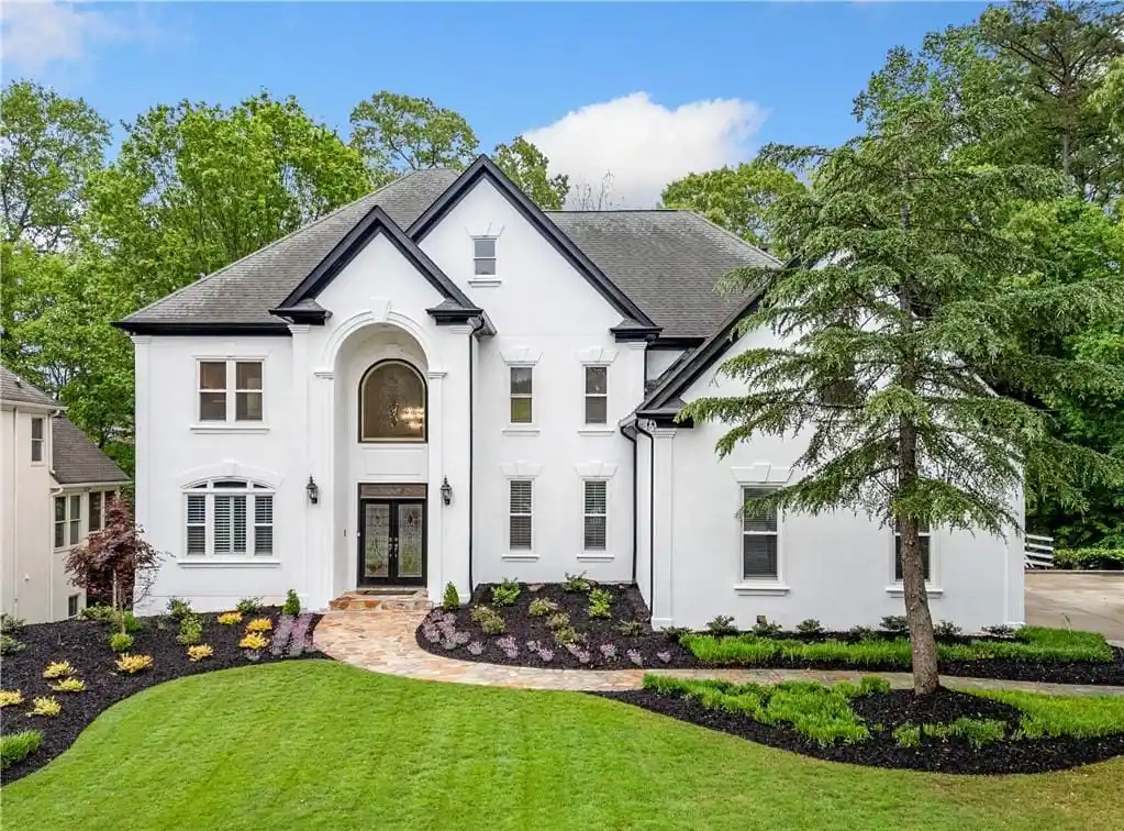 Stunning Executive Home in Highly Sought After Edgemere Estates