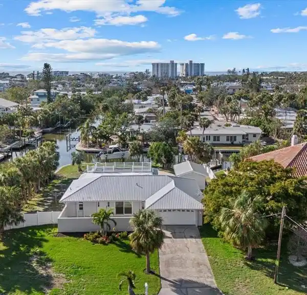 EXCEPTIONAL WATERFRONT ESTATE ON SIESTA KEY