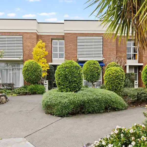 EUROPEAN ELEGANCE MEETS STONEFIELDS PARKSIDE LIVING