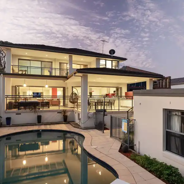 ELEGANT LIGHT-FILLED HOME