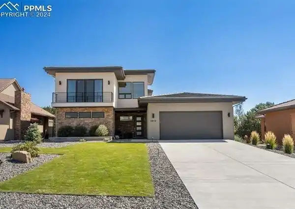 STYLISH CONTEMPORARY MODERN HOME