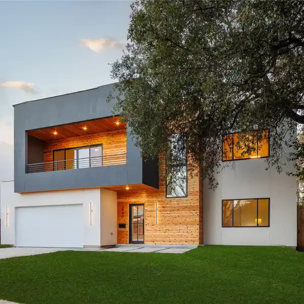 STUNNING MODERN NEW CONSTRUCTION IN BLUFFVIEW