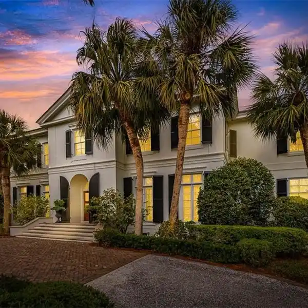 SPACIOUS HOME WITH ADDITIONAL APARTMENT OVER GARAGE