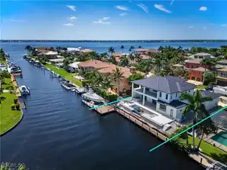 Luxury Living in Town and River
