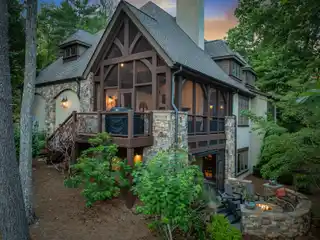 Charming Cottage in the Cliffs at Walnut Cove