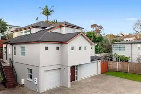 Expansive Elegance for Modern Family Living