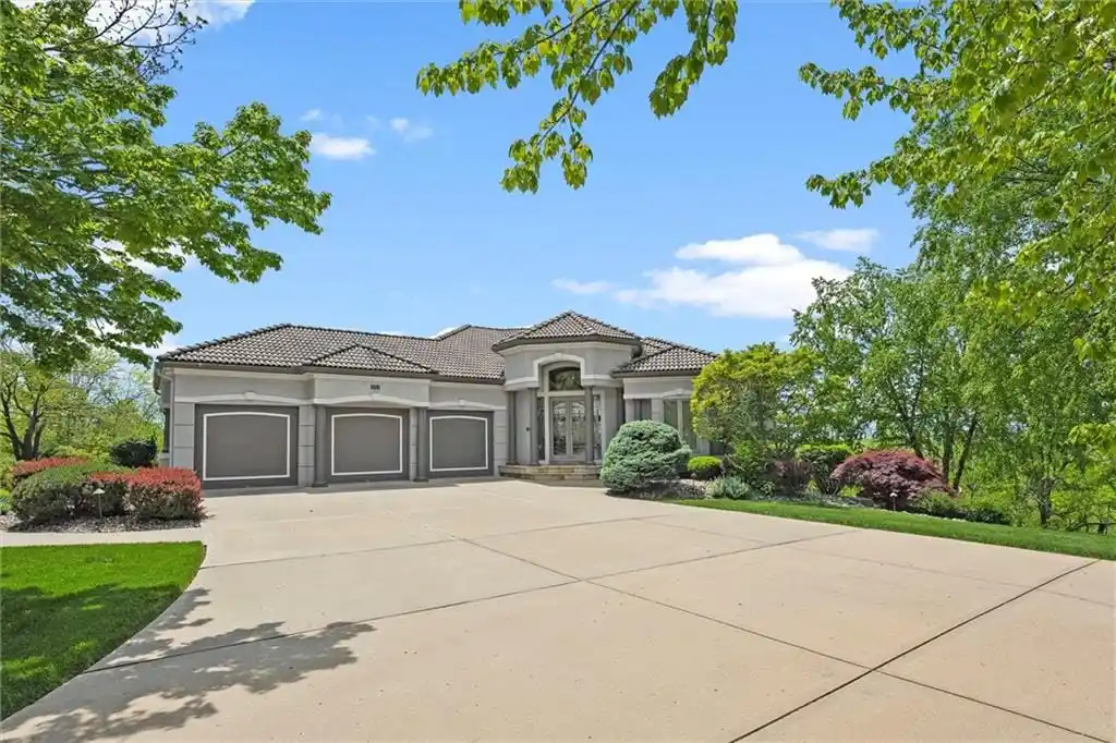 Beautifully Maintained Home in Saddle Ridge Estates