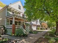 BEAUTIFULLY RENOVATED LINCOLN SQUARE VICTORIAN
