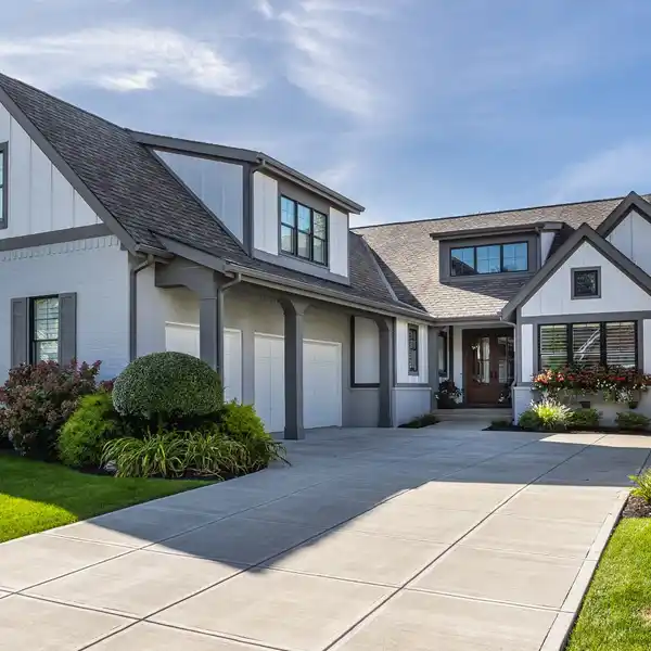 LUXURY AND CONVENIENCE IN PERFECT BALANCE