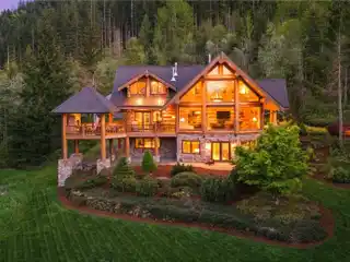 Extraordinary Blend of Luxury and Nature