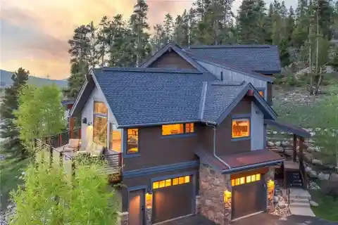 Mountain Escape in Exclusive Columbia Lode