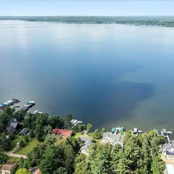 BEACH HOUSE APARTMENT ON GULL LAKE CHAIN